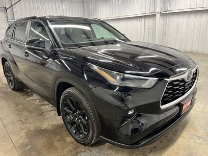 Used 2023 Toyota Highlander LE