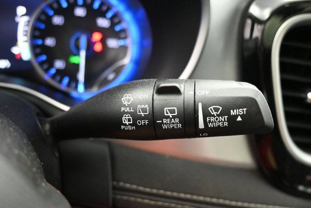 Used 2025 Chrysler Pacifica Limited FWD image 30