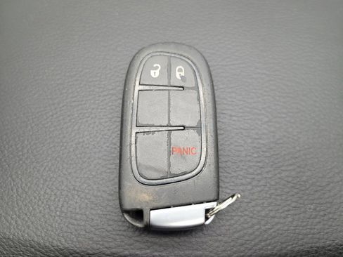 Used 2019 Jeep Cherokee Trailhawk image 32