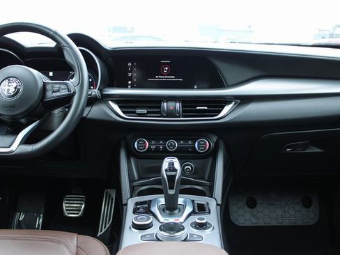 Used 2024 Alfa Romeo Stelvio Ti image 18