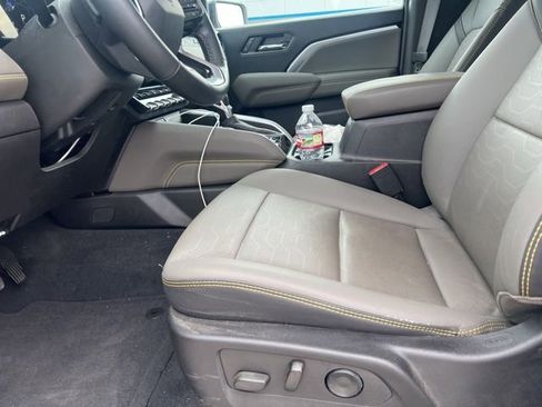 Used 2024 Chevrolet Colorado ZR2 w/ ZR2 Convenience Package III AWD/4WD image 9