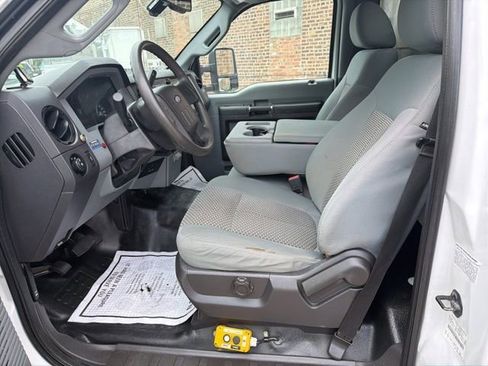 Used 2014 Ford F550 4x4 Regular Cab Super Duty image 11