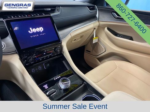 Used 2024 Jeep Grand Cherokee L Limited AWD/4WD image 15