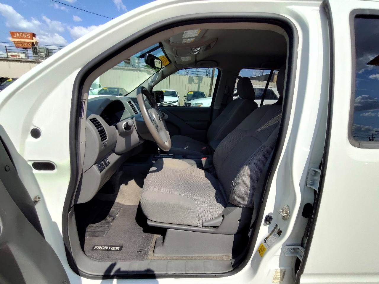 Used 2017 Nissan Frontier SV w/ SV Value Truck Package RWD image 14