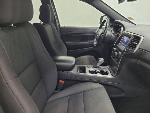 Used 2019 Jeep Grand Cherokee Laredo image 21