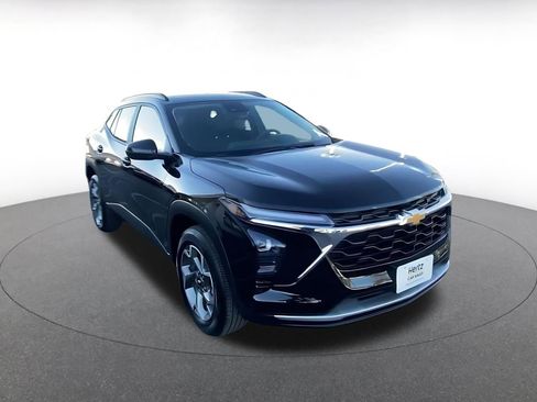 Used 2025 Chevrolet Trax LT image 3