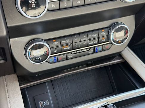 Used 2020 Ford Expedition Limited AWD/4WD image 25