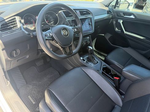 Used 2021 Volkswagen Tiguan SE w/ Panoramic Sunroof Package FWD image 12