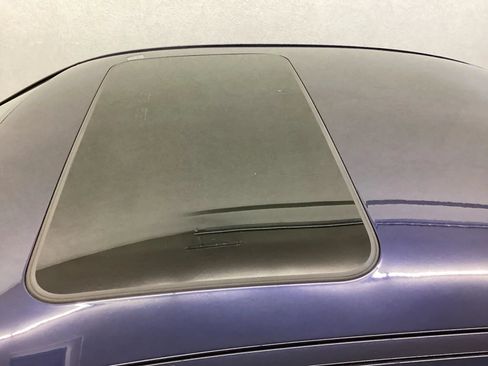 Used 2017 BMW 330i xDrive Sedan AWD/4WD image 6