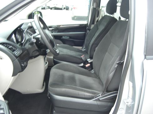 Used 2019 Dodge Grand Caravan SE image 16