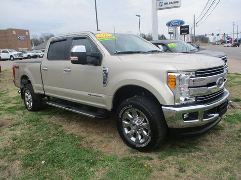 Used 2017 Ford F250 Lariat w/ Chrome Package image 1