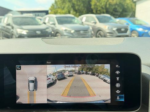 Used 2021 Mercedes-Benz GLA 250 4MATIC w/ Premium Package image 21