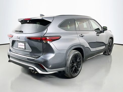 Used 2025 Toyota Highlander Limited AWD/4WD image 7
