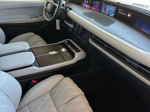 New 2026 Lincoln Navigator Black Label AWD/4WD image 17