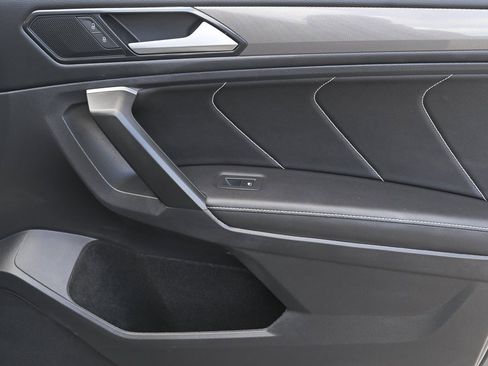 Used 2024 Volkswagen Tiguan SE image 20