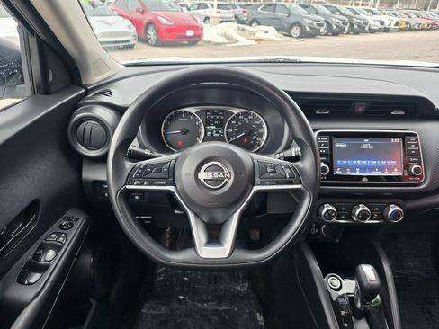 Used 2022 Nissan Kicks S image 12