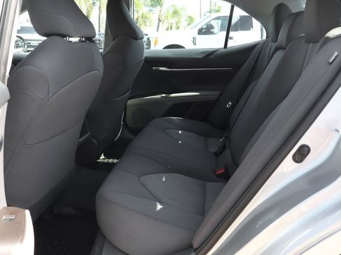 Used 2021 Toyota Camry LE image 38