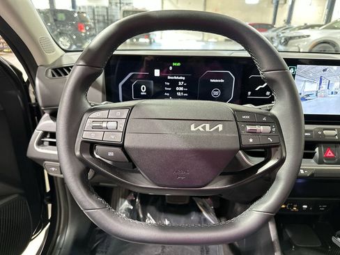 Used 2025 Kia K4 EX image 11
