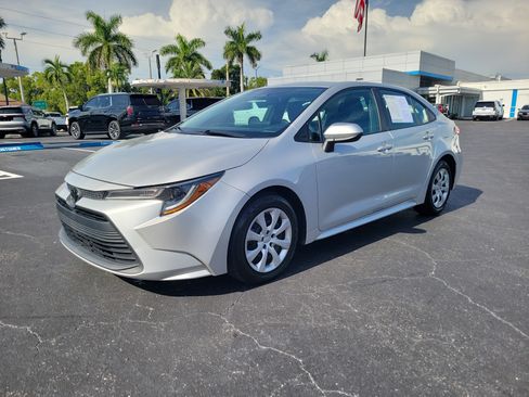 Used 2024 Toyota Corolla LE FWD image 2
