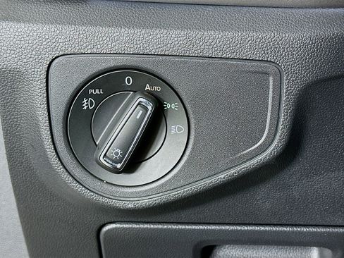 Used 2018 Volkswagen Atlas SEL Premium image 17