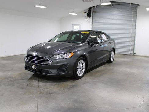 Used 2020 Ford Fusion SE image 4