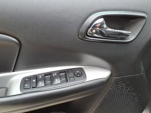 Used 2019 Dodge Journey SE image 11