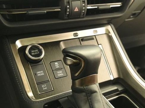 Used 2025 Lexus GX 550 w/ Accessory Package (2T) AWD/4WD image 15