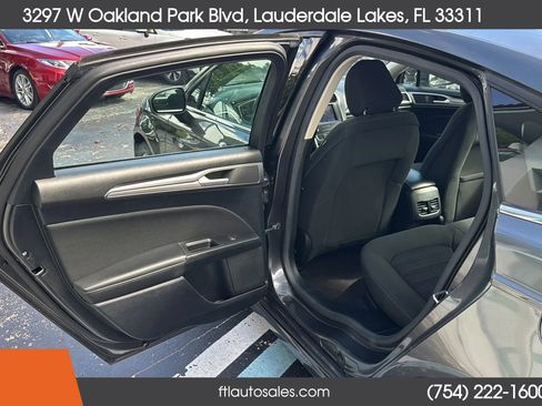 Used 2020 Ford Fusion SE image 25