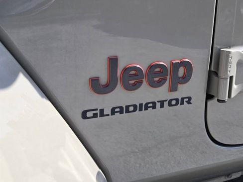 Used 2020 Jeep Gladiator Mojave AWD/4WD image 5
