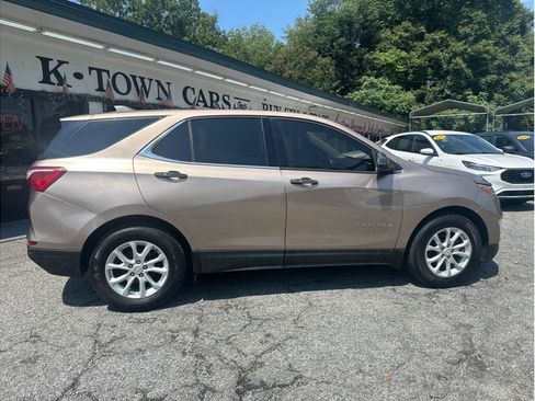 Used 2019 Chevrolet Equinox LT w/ Driver Convenience Package FWD image 5