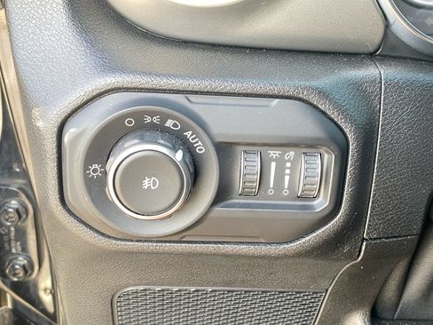 Used 2021 Jeep Wrangler Unlimited Sahara AWD/4WD image 21