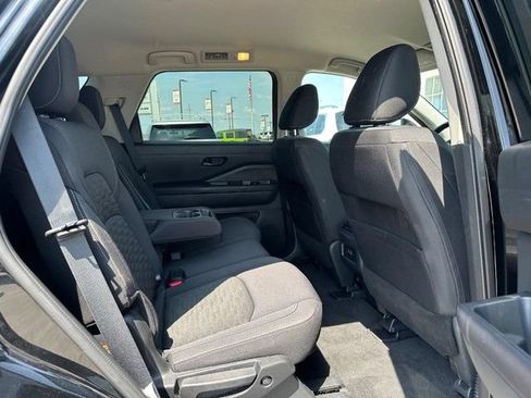 Used 2025 Nissan Pathfinder SV AWD/4WD image 14