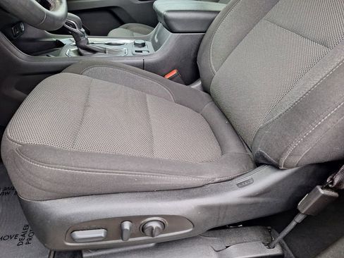 Used 2023 Chevrolet Traverse LT image 10