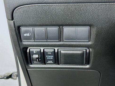 Used 2018 Nissan Armada SL image 16