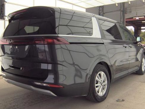 Used 2024 Kia Carnival LX FWD image 3