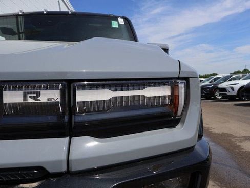New 2025 GMC Hummer EV 2X w/ LPO, Dark Essentials Package AWD/4WD image 8