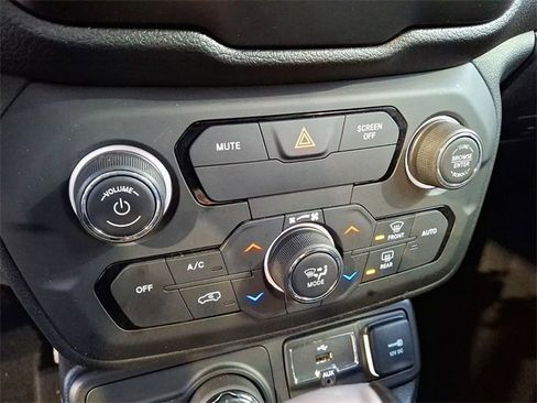 Used 2018 Jeep Renegade Trailhawk w/ Safety & Security Group image 20