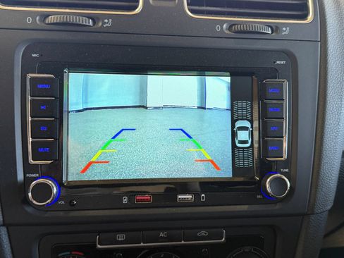 Used 2012 Volkswagen Golf 4-Door FWD image 17