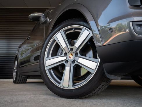 Certified 2024 Porsche Cayenne AWD/4WD image 12