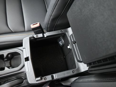 New 2025 Jeep Gladiator Sport image 18