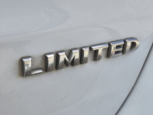 Used 2015 Jeep Grand Cherokee Limited RWD image 8