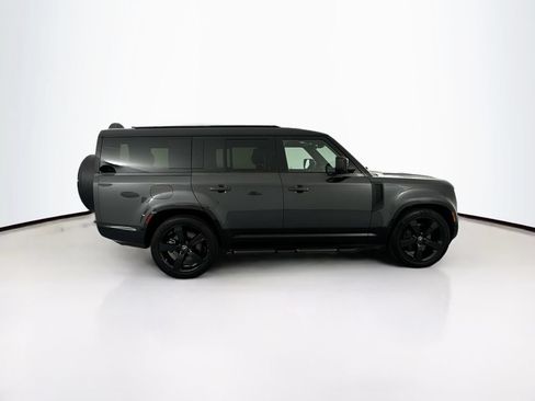 Used 2025 Land Rover Defender 130 X-Dynamic SE AWD/4WD image 4