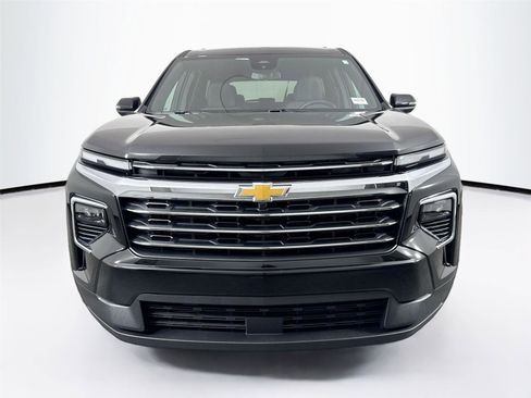 Used 2026 Chevrolet Traverse LT image 9