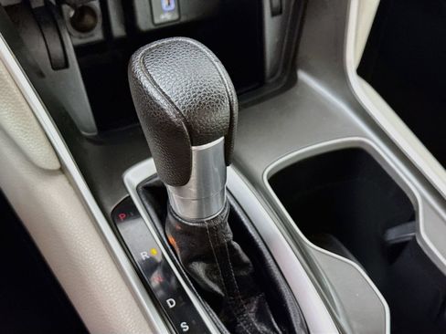 Used 2018 Honda Accord LX image 16