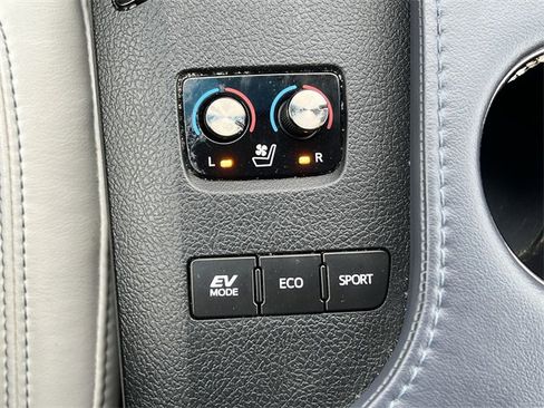 Used 2014 Toyota Avalon Limited image 18