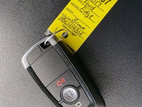 Used 2017 Ford Edge SEL image 33