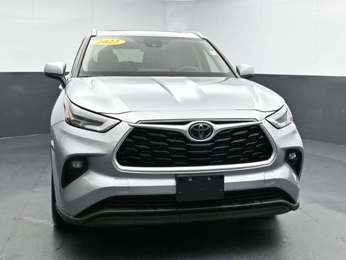 Used 2022 Toyota Highlander XLE image 3