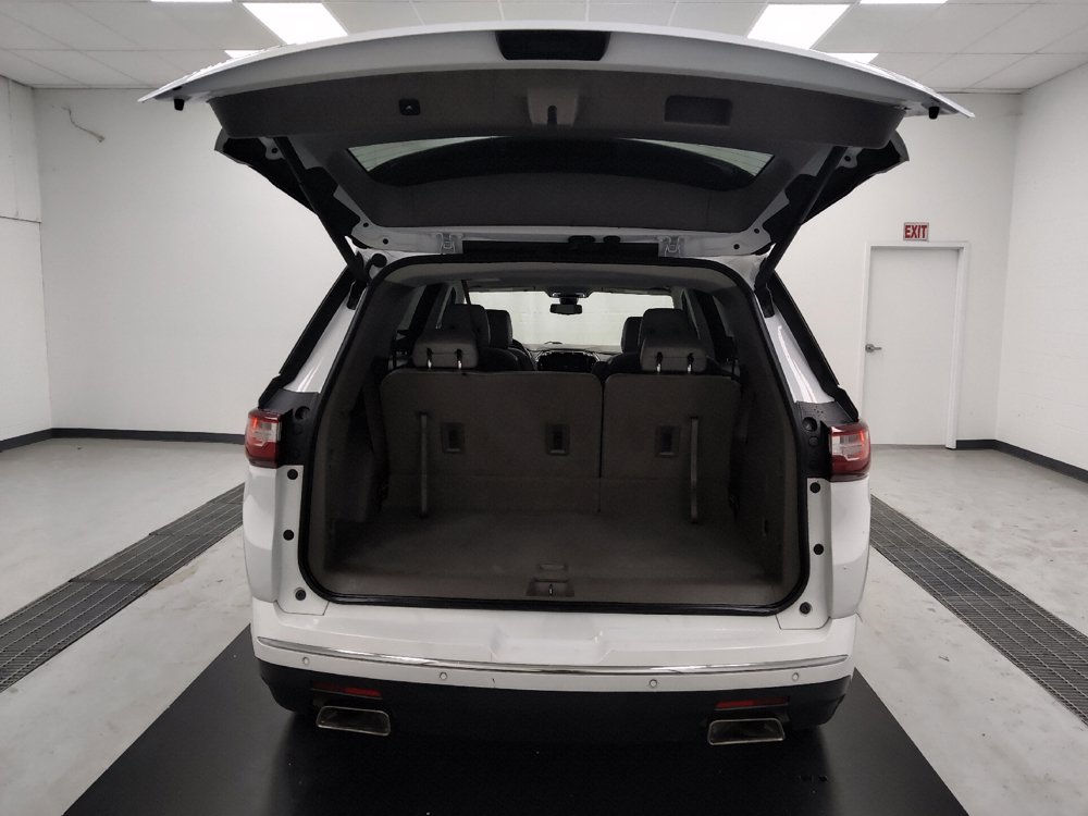 Used 2018 Chevrolet Traverse Premier w/ Driver Confidence II Package FWD image 29