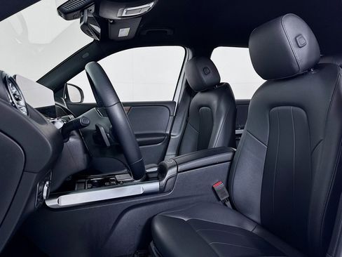 Certified 2023 Mercedes-Benz GLB 250 image 17