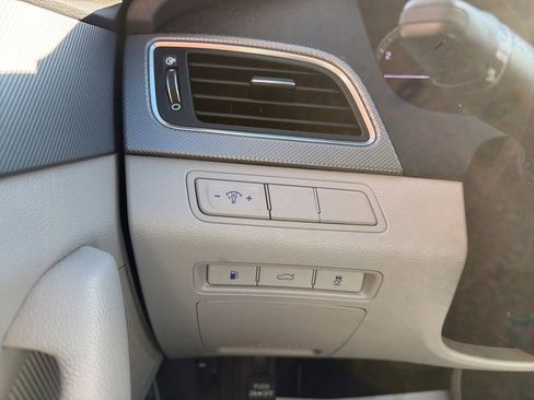 Used 2017 Hyundai Sonata SE image 27